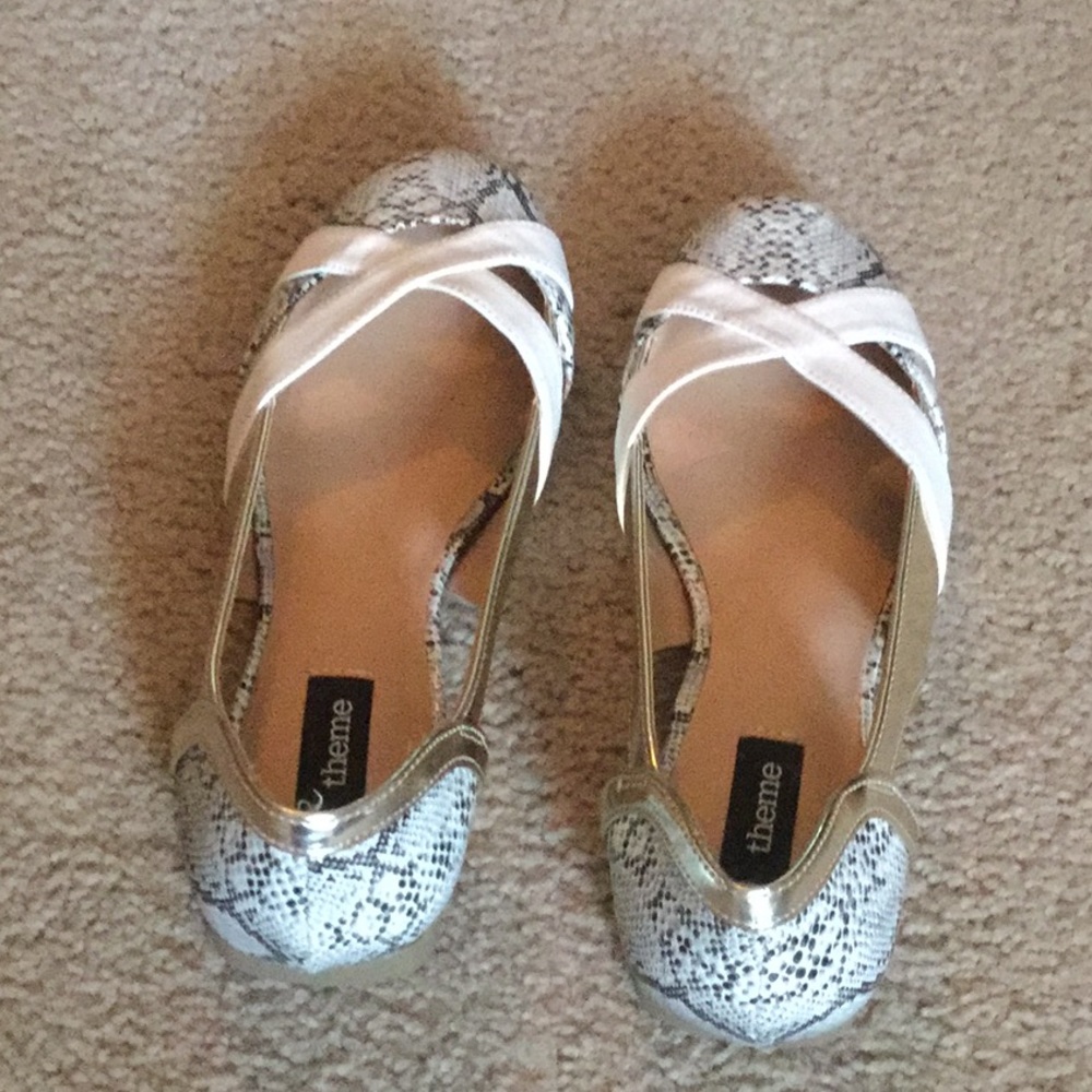 Theme Shoes - Picture 6 of 7